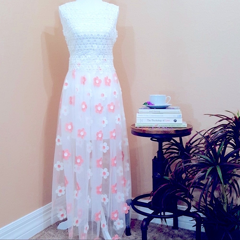 🛑 SOLD 3D Vintage Embroidered Floral Maxi Dress